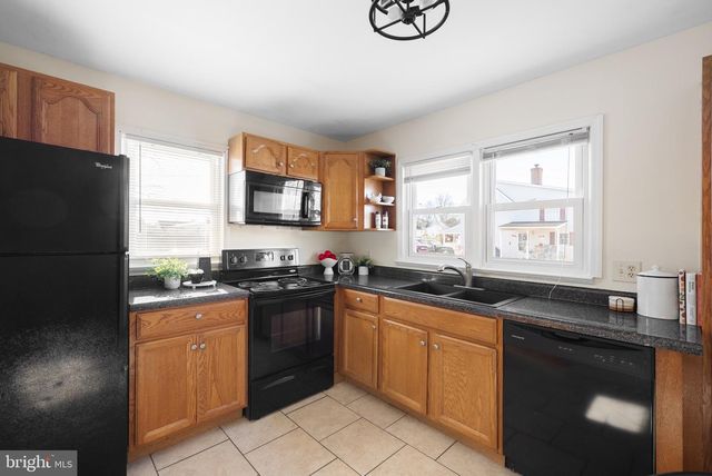 405 E 7TH AVE, Ranson, WV 25438