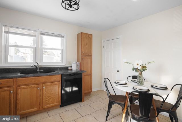 405 E 7TH AVE, Ranson, WV 25438