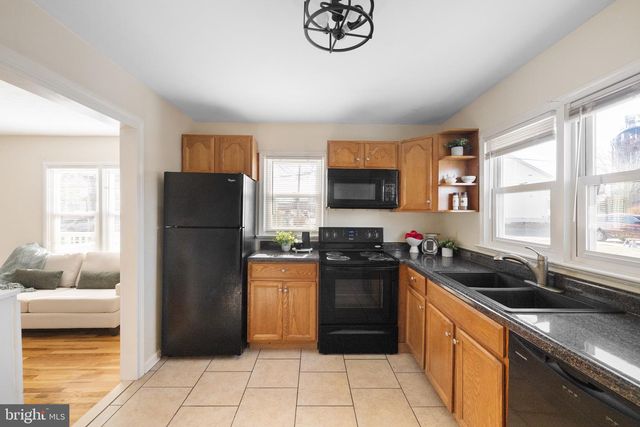 405 E 7TH AVE, Ranson, WV 25438