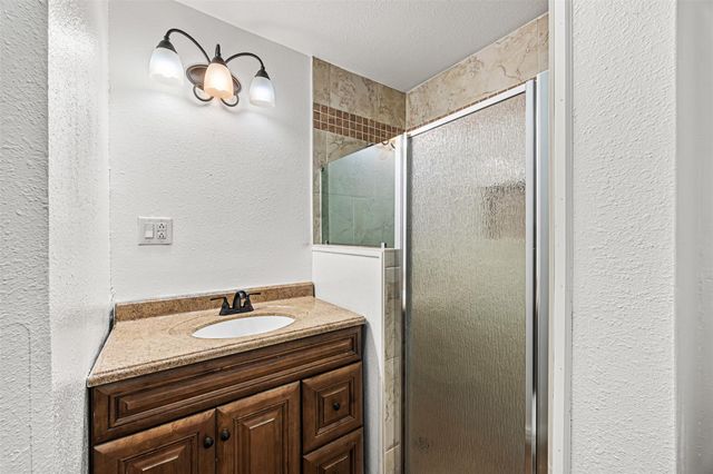 319 S Utah Street, La Porte, TX 77571