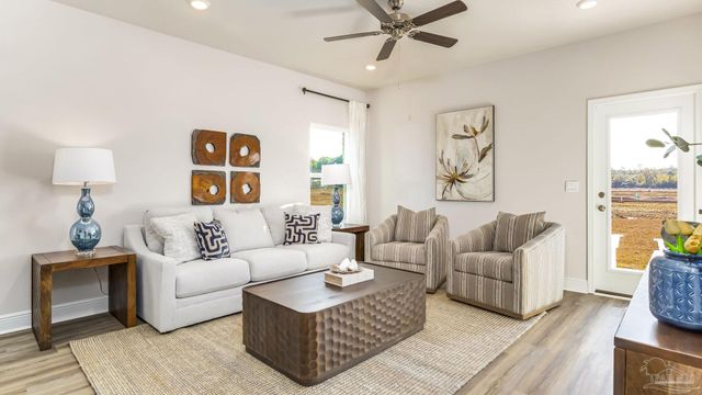 2142 Aqua St, Gulf Breeze, FL 32563