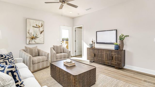 2142 Aqua St, Gulf Breeze, FL 32563