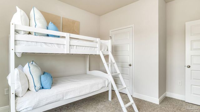 2142 Aqua St, Gulf Breeze, FL 32563