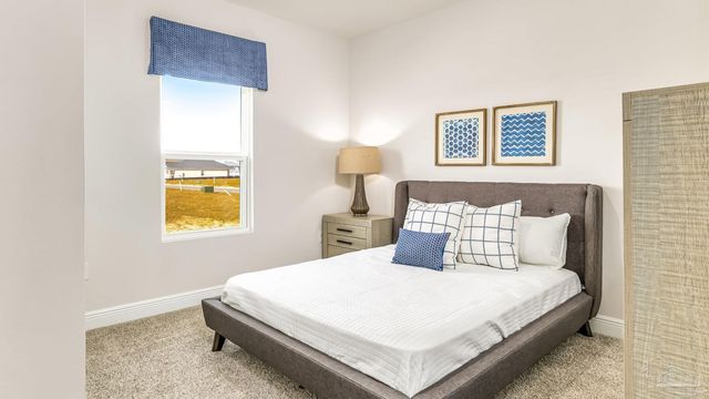 2142 Aqua St, Gulf Breeze, FL 32563