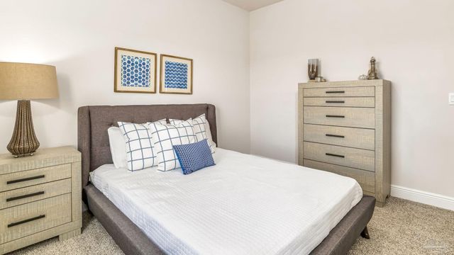 2142 Aqua St, Gulf Breeze, FL 32563