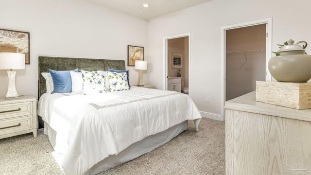 2142 Aqua St, Gulf Breeze, FL 32563