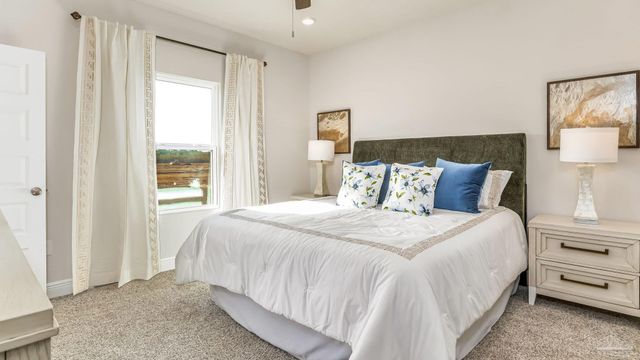 2142 Aqua St, Gulf Breeze, FL 32563