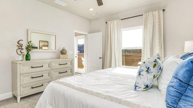 2142 Aqua St, Gulf Breeze, FL 32563