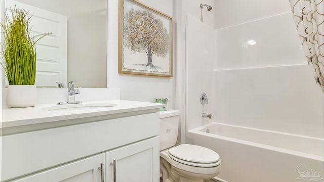 2142 Aqua St, Gulf Breeze, FL 32563