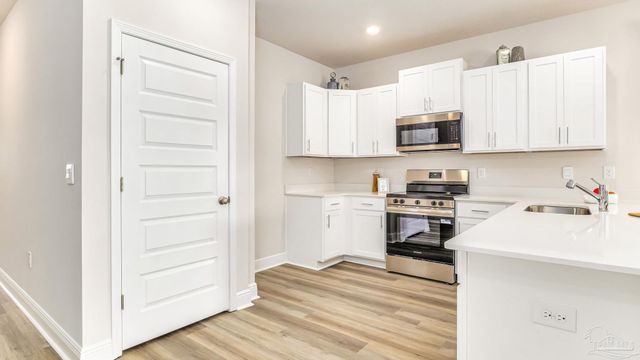 2142 Aqua St, Gulf Breeze, FL 32563