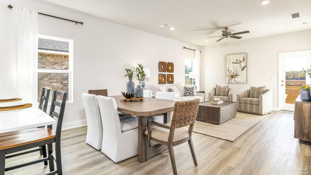 2142 Aqua St, Gulf Breeze, FL 32563