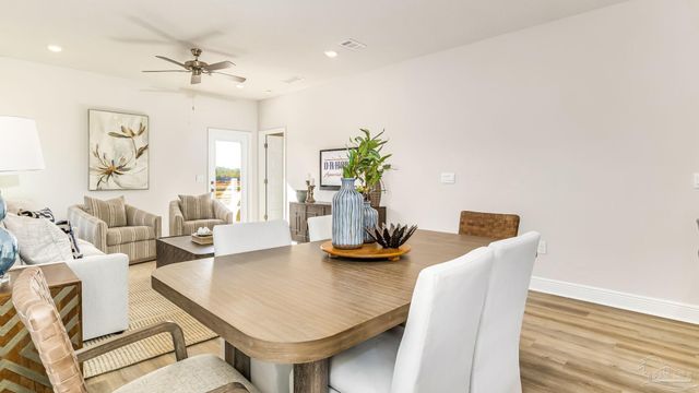 2142 Aqua St, Gulf Breeze, FL 32563