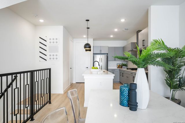 719 E Locust St Unit 2108, San Antonio, TX 78212
