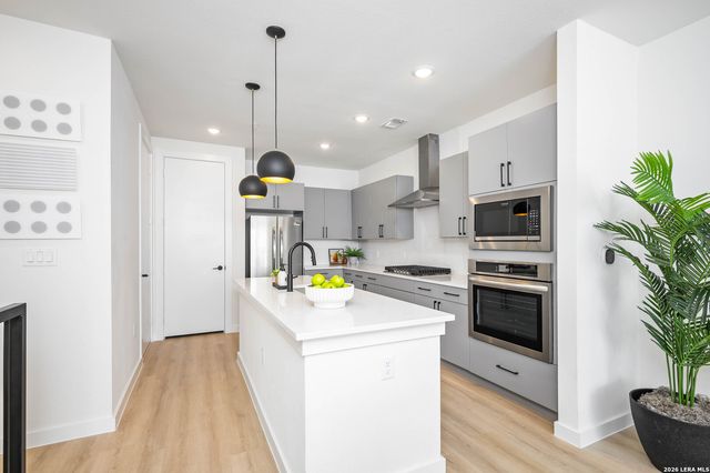 719 E Locust St Unit 2108, San Antonio, TX 78212