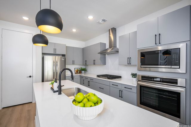 719 E Locust St Unit 2108, San Antonio, TX 78212