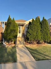 5125 S Lockwood Avenue, Chicago, IL 60638
