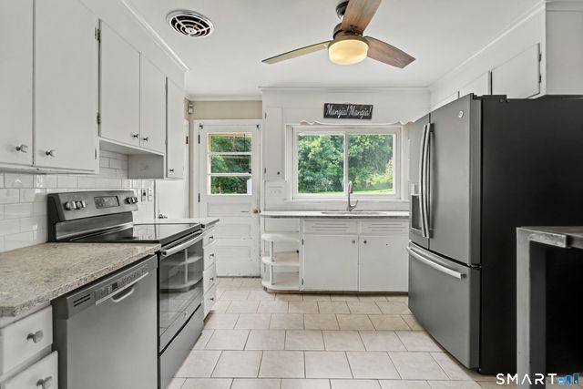 8 Bungay Terrace, Seymour, CT 06483