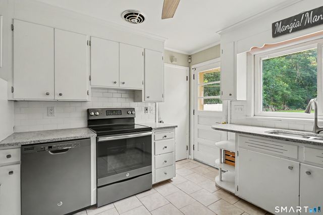 8 Bungay Terrace, Seymour, CT 06483