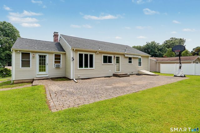 8 Bungay Terrace, Seymour, CT 06483