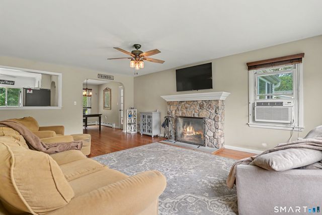 8 Bungay Terrace, Seymour, CT 06483