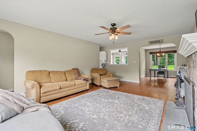 8 Bungay Terrace, Seymour, CT 06483
