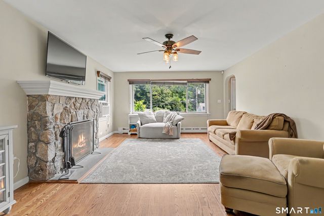 8 Bungay Terrace, Seymour, CT 06483