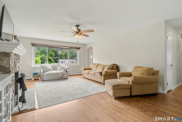 8 Bungay Terrace, Seymour, CT 06483