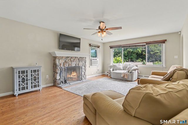 8 Bungay Terrace, Seymour, CT 06483