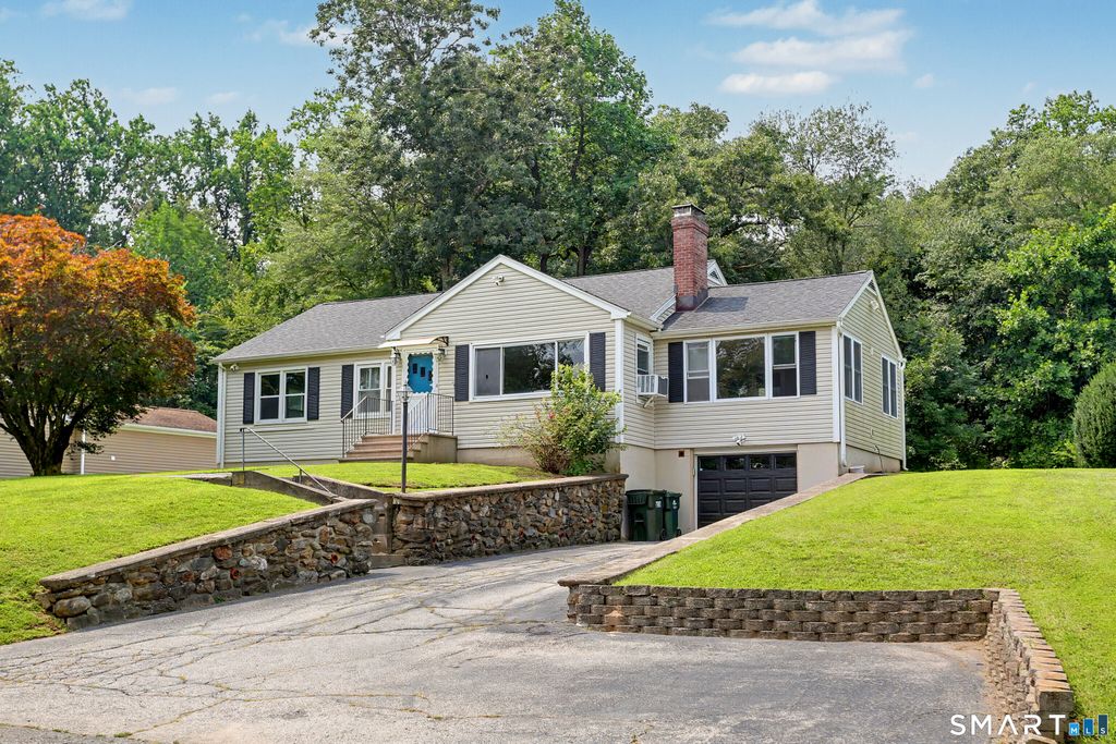 8 Bungay Terrace, Seymour, CT 06483