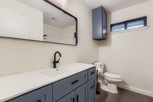 521 Dennis DR, Round Rock, TX 78664