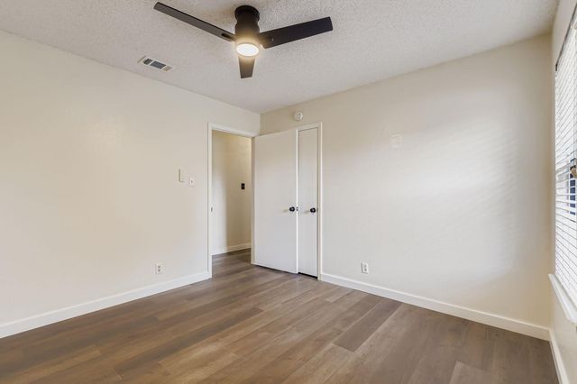 521 Dennis DR, Round Rock, TX 78664