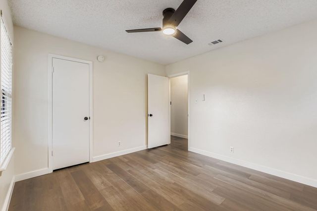 521 Dennis DR, Round Rock, TX 78664