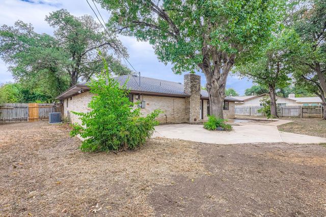 521 Dennis DR, Round Rock, TX 78664