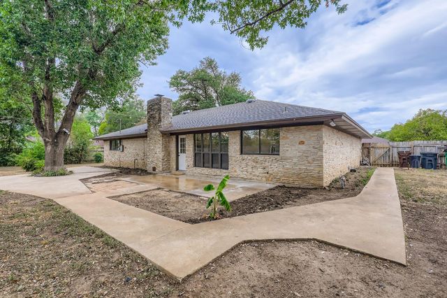 521 Dennis DR, Round Rock, TX 78664