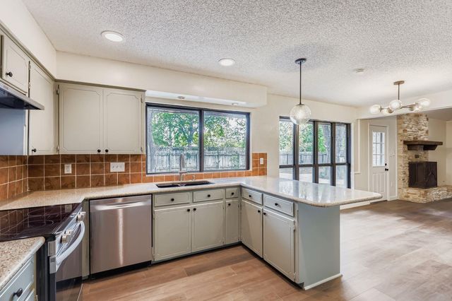 521 Dennis DR, Round Rock, TX 78664