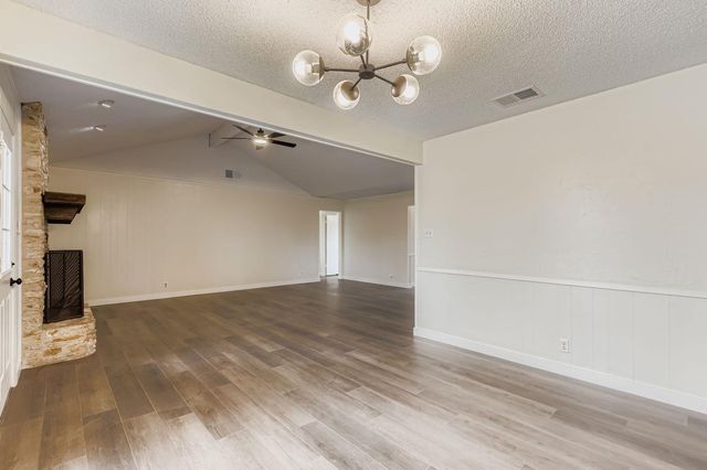 521 Dennis DR, Round Rock, TX 78664