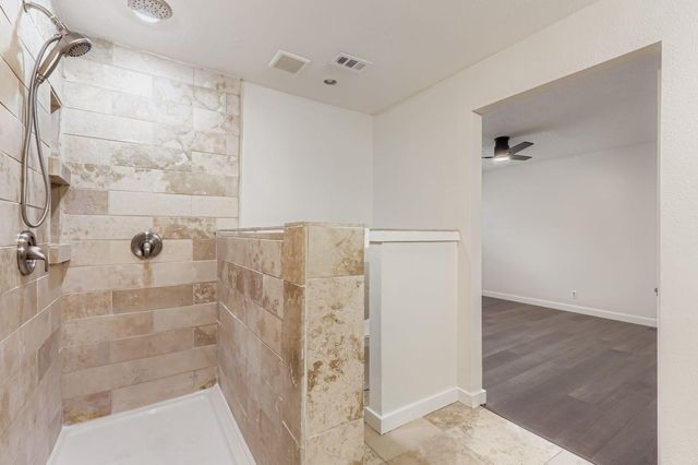 521 Dennis DR, Round Rock, TX 78664