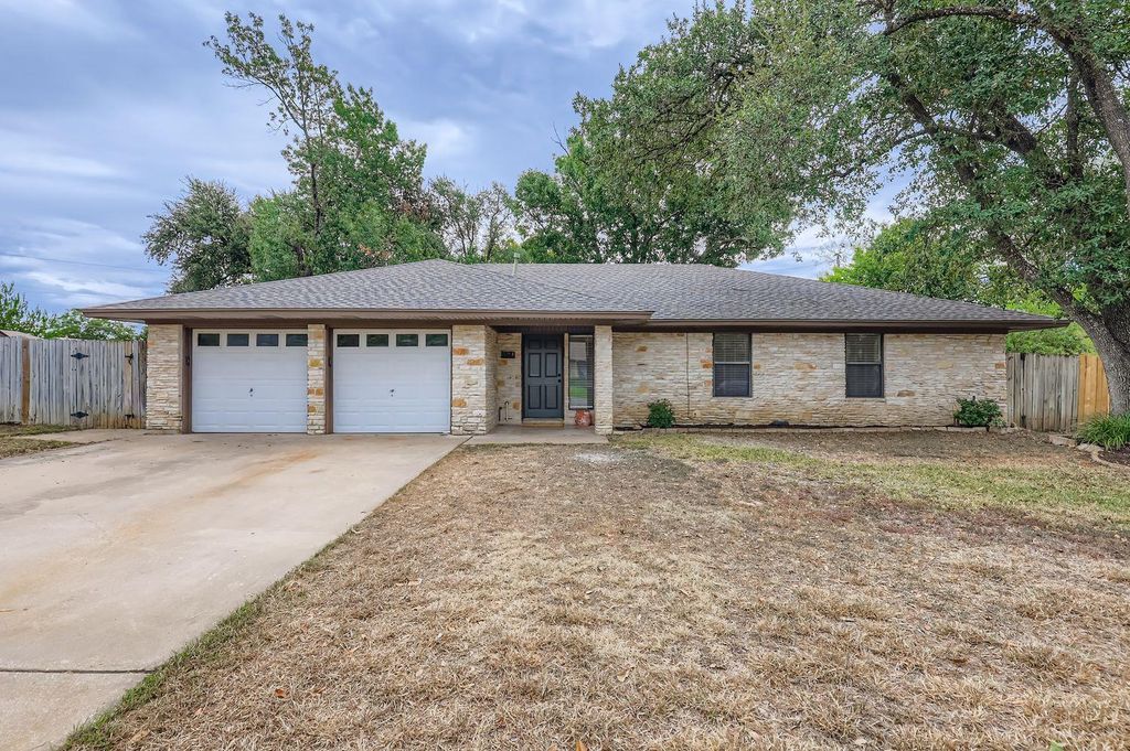 521 Dennis DR, Round Rock, TX 78664