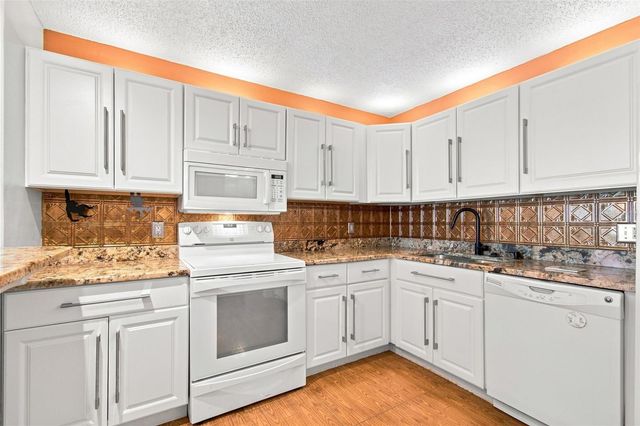 7700 SUN ISLAND DRIVE S 202, South Pasadena, FL 33707