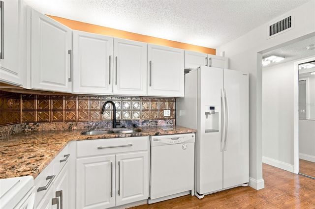 7700 SUN ISLAND DRIVE S 202, South Pasadena, FL 33707