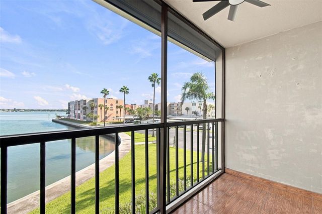 7700 SUN ISLAND DRIVE S 202, South Pasadena, FL 33707