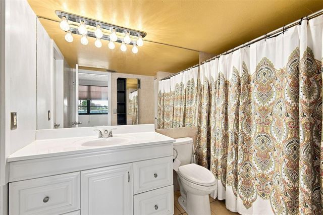 7700 SUN ISLAND DRIVE S 202, South Pasadena, FL 33707