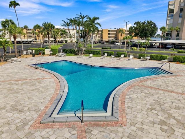 7700 SUN ISLAND DRIVE S 202, South Pasadena, FL 33707
