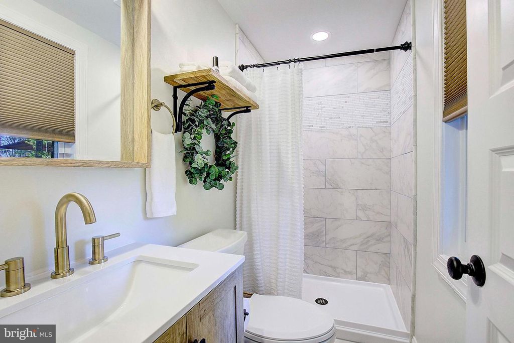 Image 15 of property listing at 13148 RIVER VIEW DR, Lusby, MD 20657