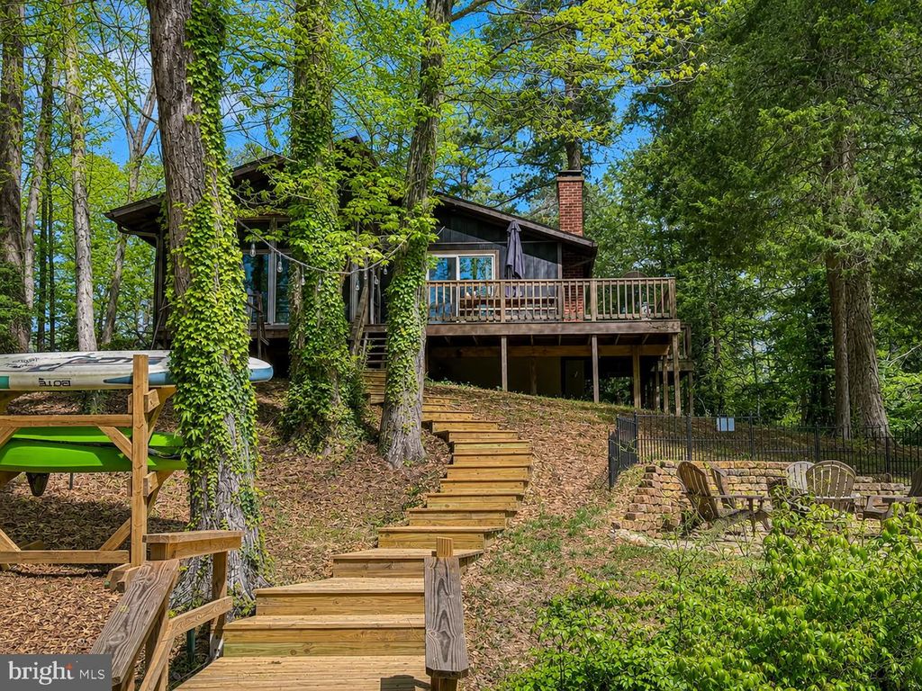 Image 2 of property listing at 13148 RIVER VIEW DR, Lusby, MD 20657