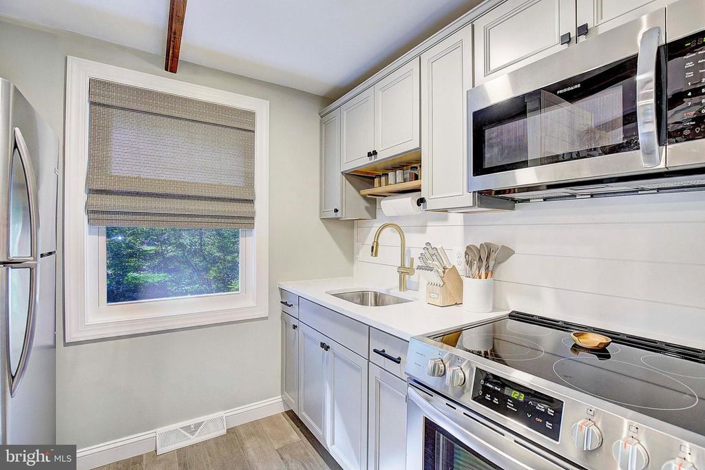 Image 21 of property listing at 13148 RIVER VIEW DR, Lusby, MD 20657