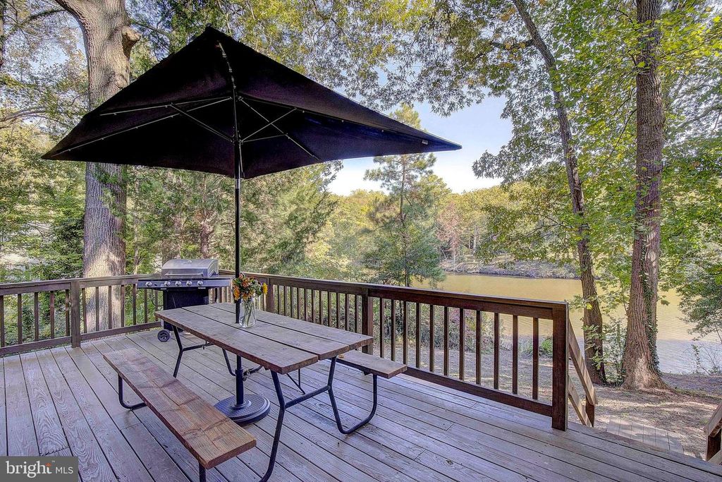 Image 33 of property listing at 13148 RIVER VIEW DR, Lusby, MD 20657