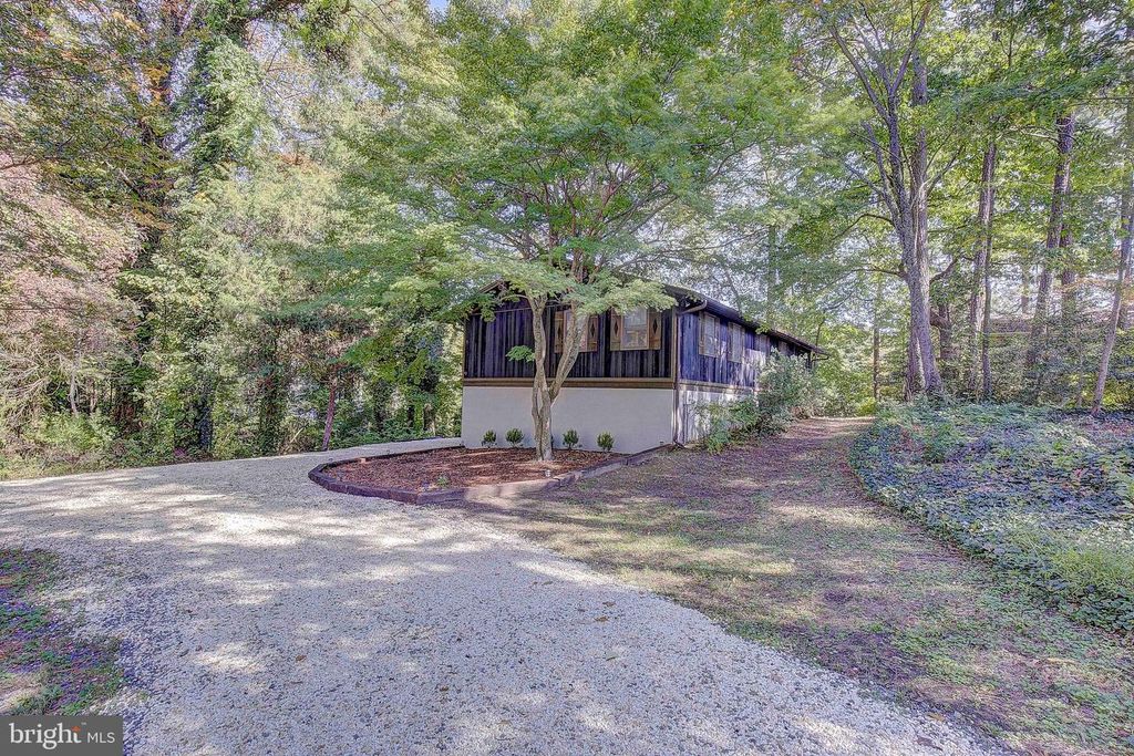 Image 39 of property listing at 13148 RIVER VIEW DR, Lusby, MD 20657