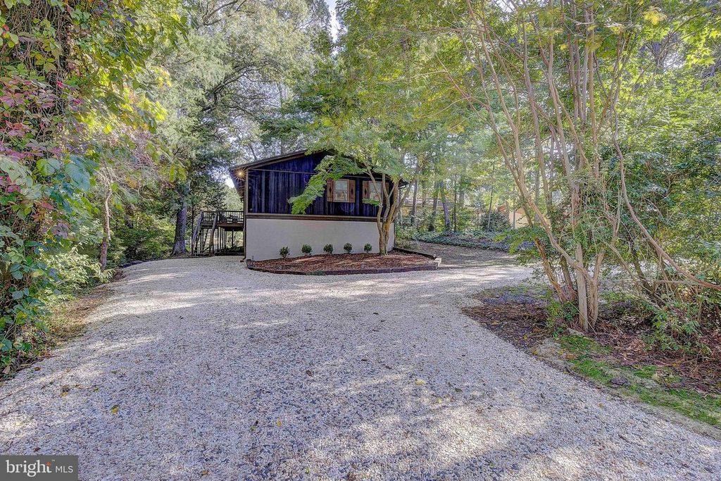 Image 40 of property listing at 13148 RIVER VIEW DR, Lusby, MD 20657
