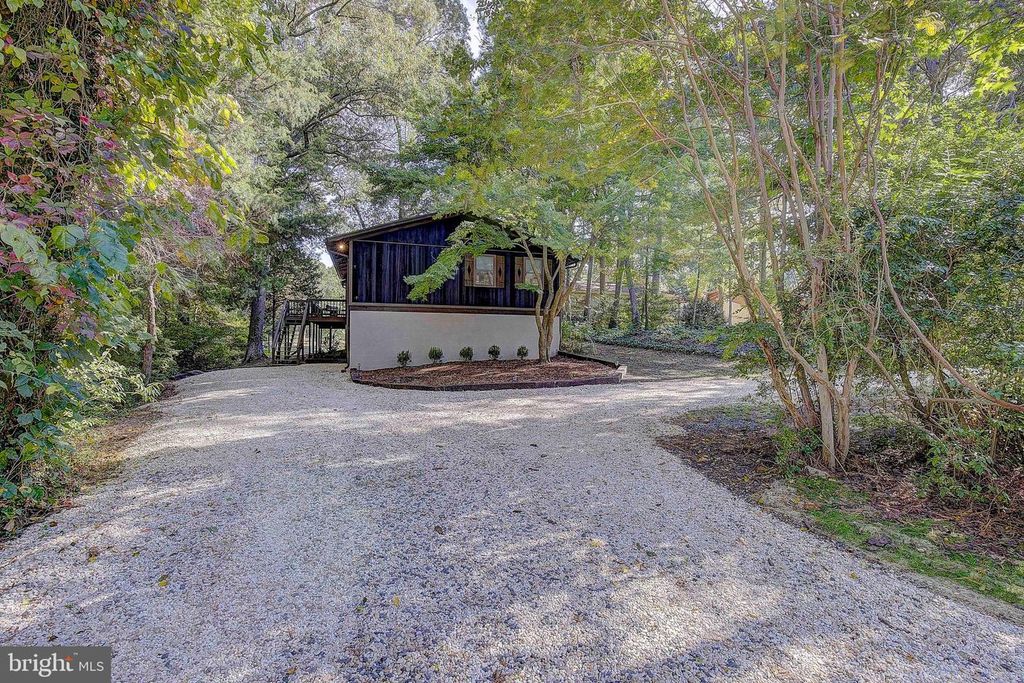 Image 42 of property listing at 13148 RIVER VIEW DR, Lusby, MD 20657